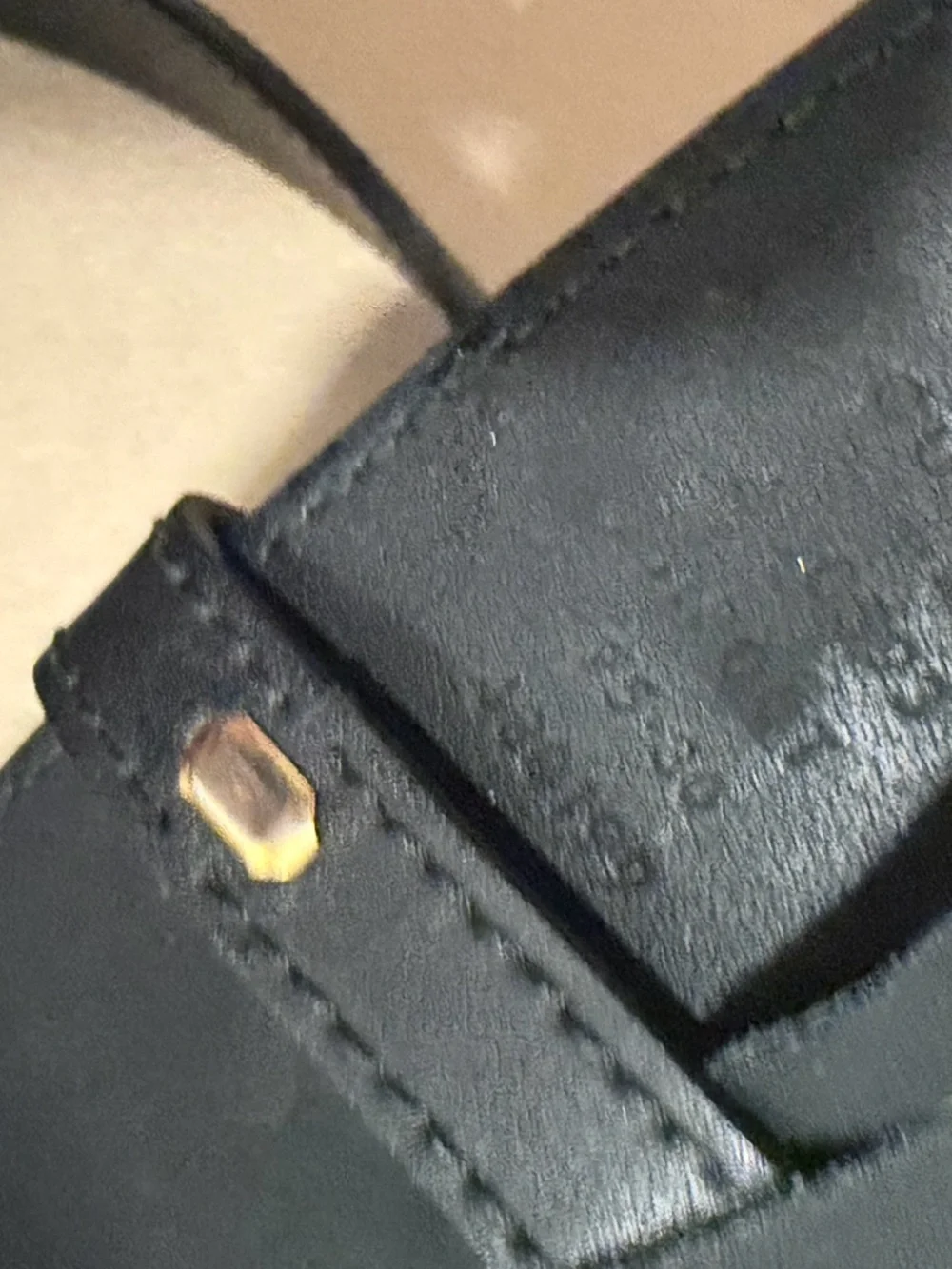 Gucci Black Leather Belt with Gold Interlocking GG Buckle - Picture 2 of 3